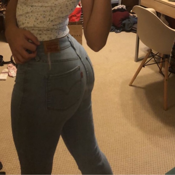 Levi’s 312 Shaping Slim Jeans Size 26 🫶🏼 - Picture 6 of 6